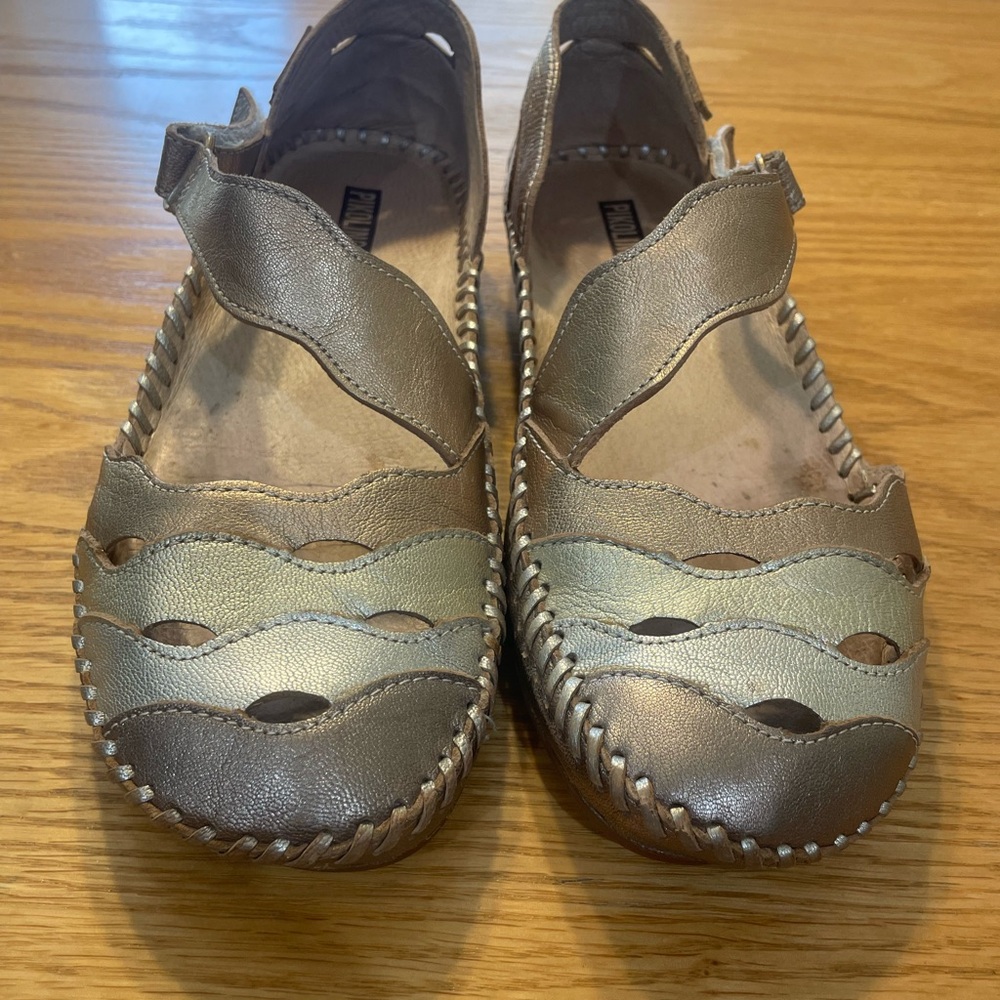 PIKOLINOS Women's Metallic Sandals size 37 ( 7- 7.5)